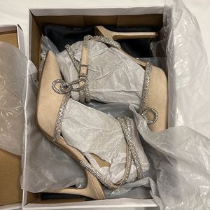 Gorgeous pumps with dainty ankle strap rhinestone and bow embellishment.